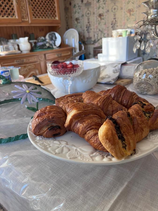 Maison De Mags & Mags Bed & Breakfast Lanouaille Екстериор снимка